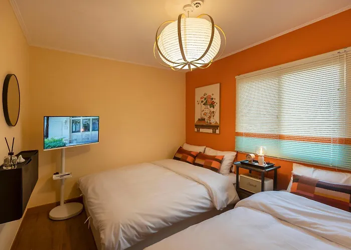 101stayㅣfamily-friendlyㅣstn 1minㅣ2br 3bedsㅣprivate Houseㅣ6 Guestsㅣprivate Yard #ddp #경복궁 #남산 #명동 #홍대 #성수 Seul