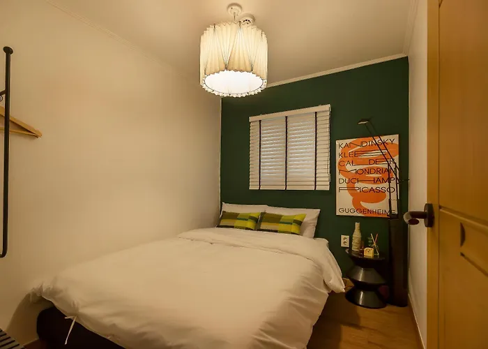 101stayㅣfamily-friendlyㅣstn 1minㅣ2br 3bedsㅣprivate Houseㅣ6 Guestsㅣprivate Yard #ddp #경복궁 #남산 #명동 #홍대 #성수