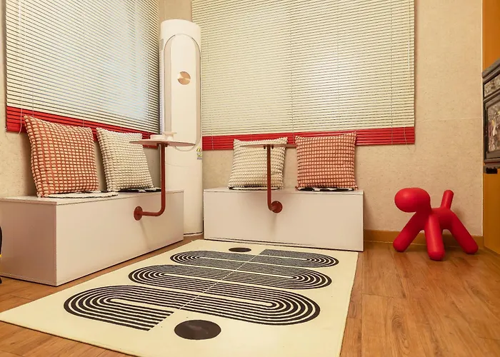 101stayㅣfamily-friendlyㅣstn 1minㅣ2br 3bedsㅣprivate Houseㅣ6 Guestsㅣprivate Yard #ddp #경복궁 #남산 #명동 #홍대 #성수 * Seul