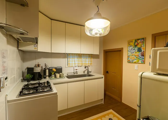 101stayㅣfamily-friendlyㅣstn 1minㅣ2br 3bedsㅣprivate Houseㅣ6 Guestsㅣprivate Yard #ddp #경복궁 #남산 #명동 #홍대 #성수 Seul