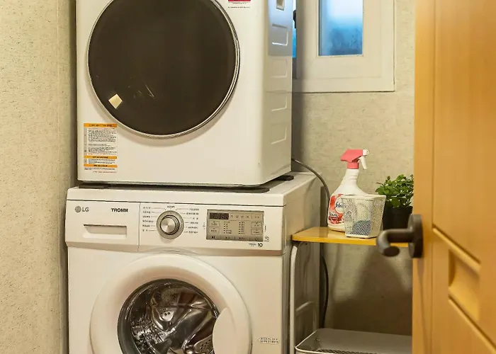 Appartamento 101stayㅣfamily-friendlyㅣstn 1minㅣ2br 3bedsㅣprivate Houseㅣ6 Guestsㅣprivate Yard #ddp #경복궁 #남산 #명동 #홍대 #성수